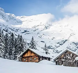 im Winter herrscht Stille auf den Almen